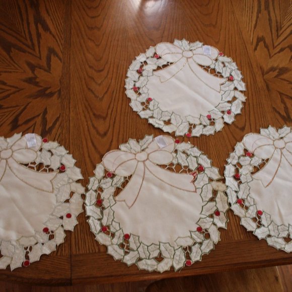 Wreath cut out Placemats - set of 4 - Picture 2 of 4